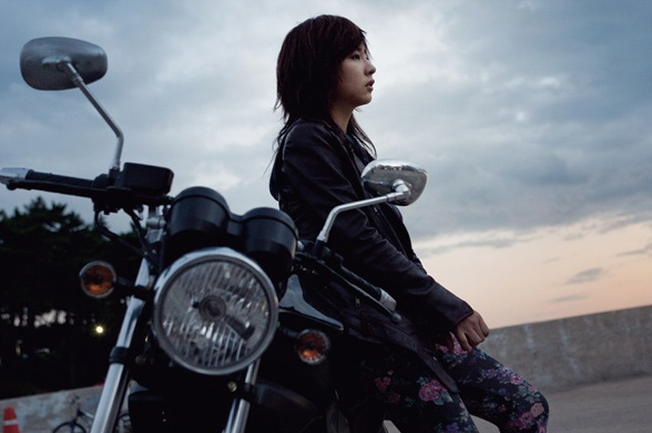Shin Se Kyung makes a radical transformation as a rebel for ‘Blue Salt’ 