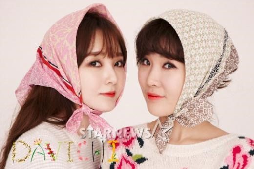 Davichi signals a comeback with release of jacket photos and details on album &lsquo;Mystic Ballad 1990&prime;