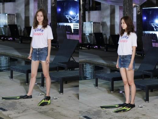 Kong Hyo-jin has straight legs even in flippers