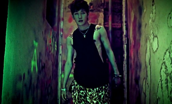 Block B's B-Bomb reveals new dance practice video for &quot;LOL&quot;