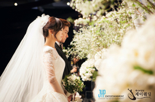 Photos from Wonder Girls&rsquo; Sun&rsquo;s wedding ceremony revealed   bonus photo with Girls&rsquo; Generation