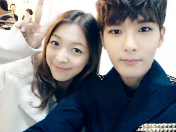 Ryeowook shares photos with f(x), B1A4, Ailee, and EXO backstage at &lsquo;Super Show 5&prime;