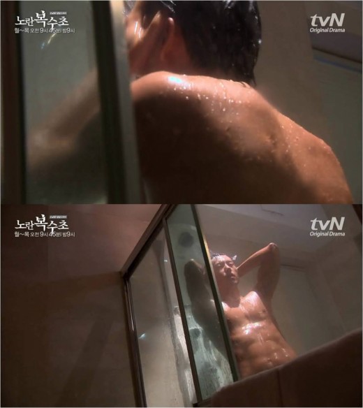 &quot;Yellow Boots&quot; Hyeon Woo-seong reveals tight abs in shower scene