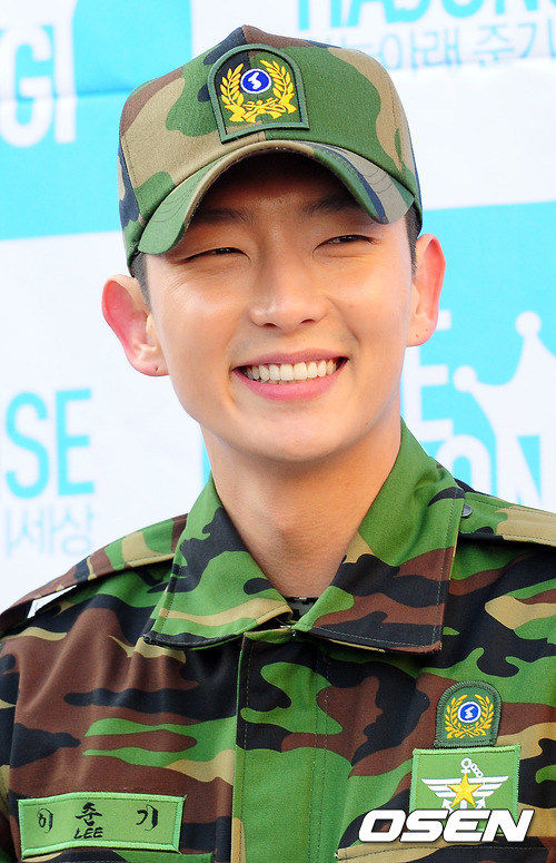 Lee Joon-ki discharged today... straight to fan meeting