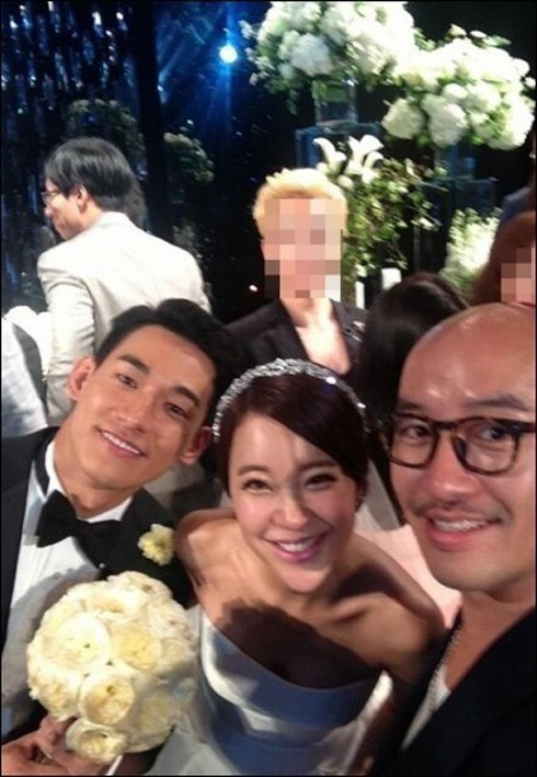 Hong Seok-cheon at Jeong Seok-won and Baek Ji-young's wedding