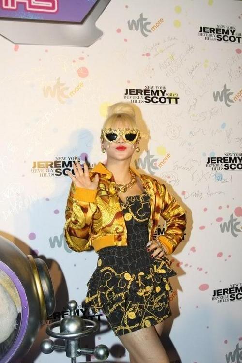 2NE1&prime;s CL shines at Jeremy Scott&rsquo;s party in Hong Kong